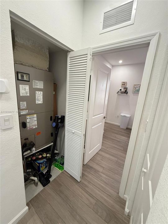 En Venta: $465,000 (3 camas, 3 baños, 1328 Pies cuadrados)