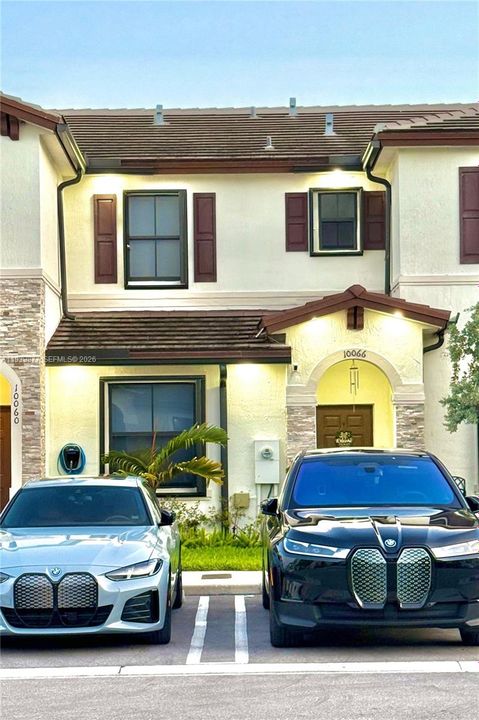 En Venta: $465,000 (3 camas, 3 baños, 1328 Pies cuadrados)