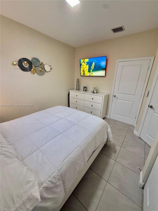 En Venta: $465,000 (3 camas, 3 baños, 1328 Pies cuadrados)