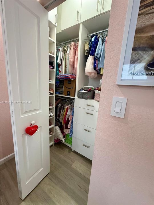 En Venta: $465,000 (3 camas, 3 baños, 1328 Pies cuadrados)