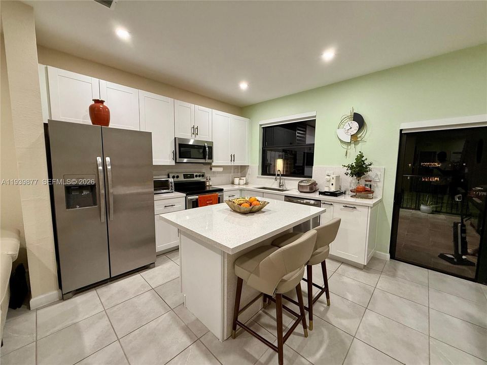 En Venta: $465,000 (3 camas, 3 baños, 1328 Pies cuadrados)