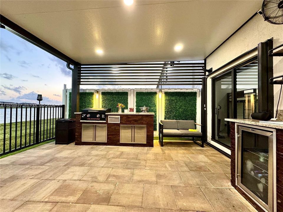 En Venta: $465,000 (3 camas, 3 baños, 1328 Pies cuadrados)