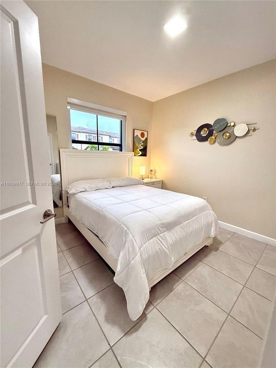 En Venta: $465,000 (3 camas, 3 baños, 1328 Pies cuadrados)