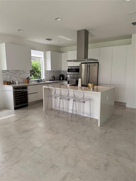 For Rent: $7,400 (5 beds, 5 baths, 3113 Square Feet)