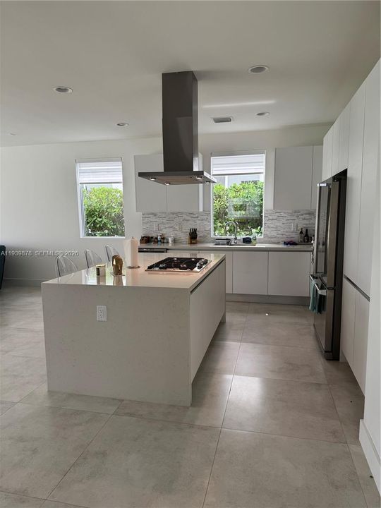 For Rent: $7,400 (5 beds, 5 baths, 3113 Square Feet)