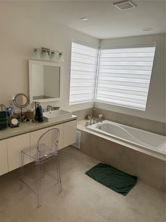 For Rent: $7,400 (5 beds, 5 baths, 3113 Square Feet)