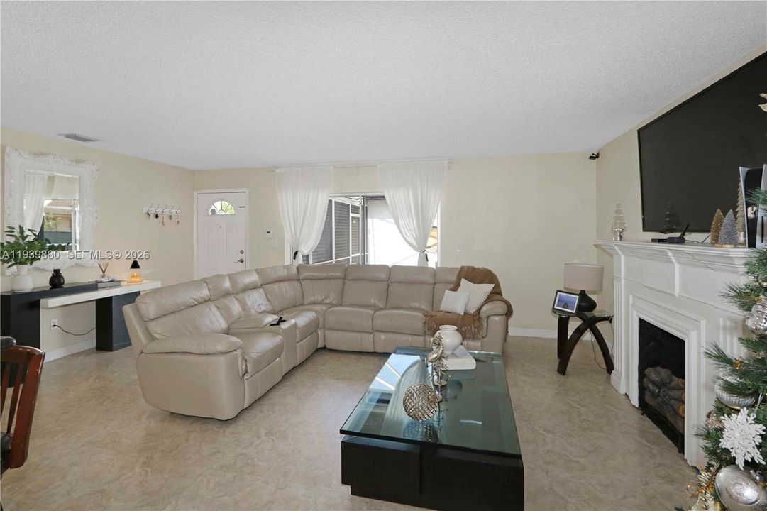 待售: $775,000 (2 贝兹, 2 浴室, 1492 平方英尺)