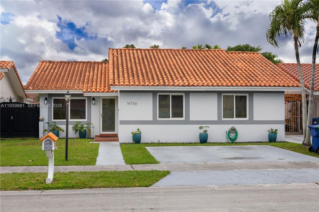 For Sale: $675,000 (4 beds, 2 baths, 1872 Square Feet)