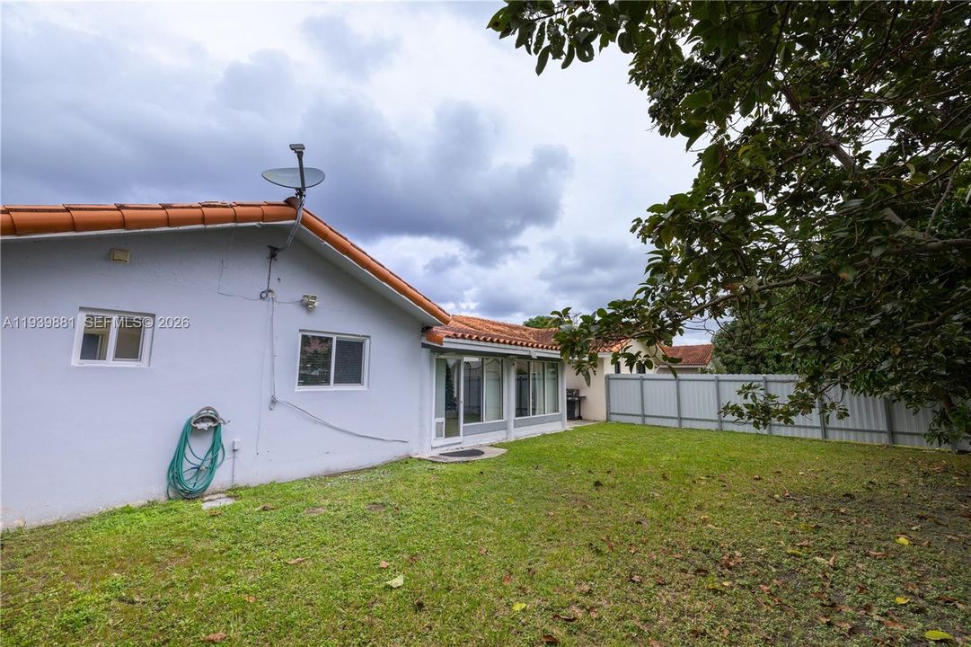 For Sale: $675,000 (4 beds, 2 baths, 1872 Square Feet)