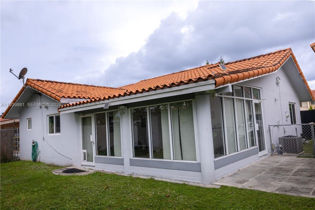 For Sale: $675,000 (4 beds, 2 baths, 1872 Square Feet)