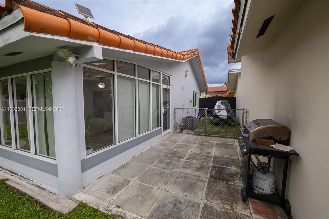 For Sale: $675,000 (4 beds, 2 baths, 1872 Square Feet)