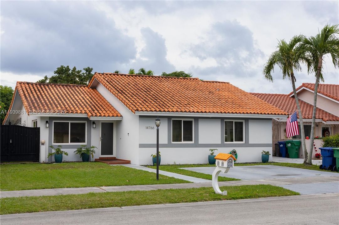 For Sale: $675,000 (4 beds, 2 baths, 1872 Square Feet)