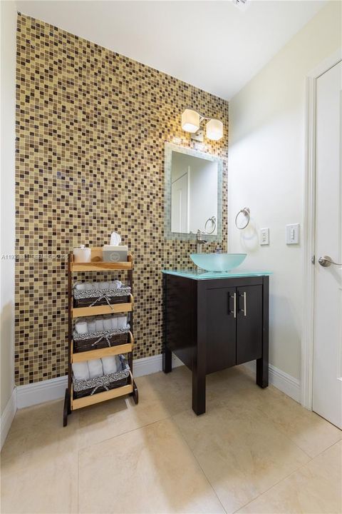 For Sale: $675,000 (4 beds, 2 baths, 1872 Square Feet)