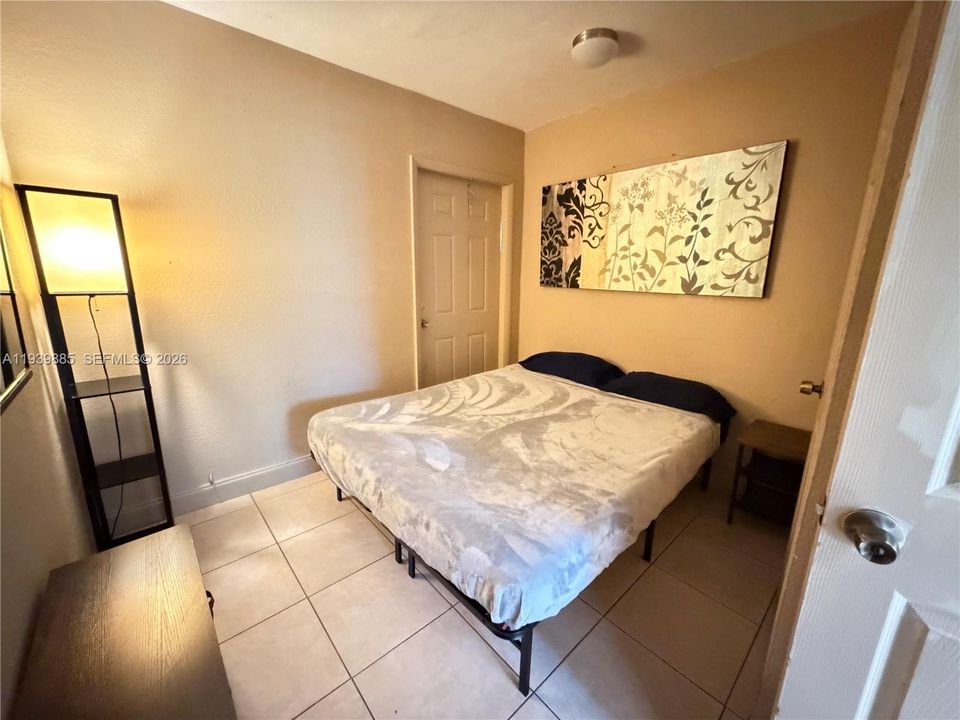 出租: $2,100 (2 贝兹, 1 浴室, 750 平方英尺)