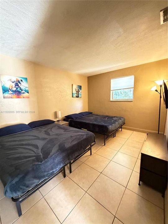 出租: $2,100 (2 贝兹, 1 浴室, 750 平方英尺)