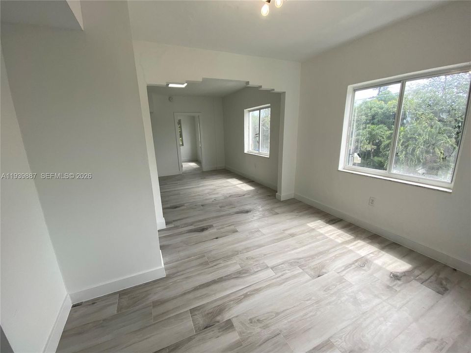 For Rent: $2,100 (2 beds, 1 baths, 850 Square Feet)