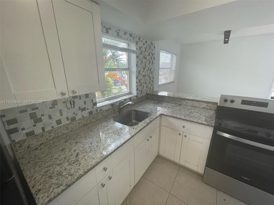 出租: $2,200 (2 贝兹, 2 浴室, 960 平方英尺)