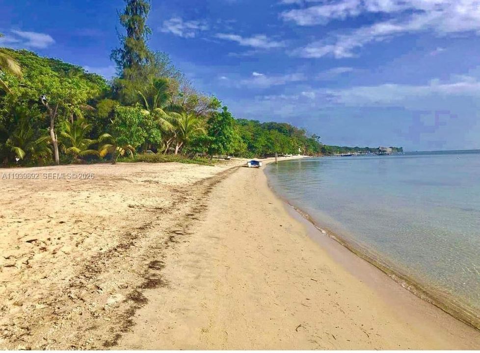 На продажу: $3,200,000 (0 спален, 0 ванн, 0 Квадратных фут)