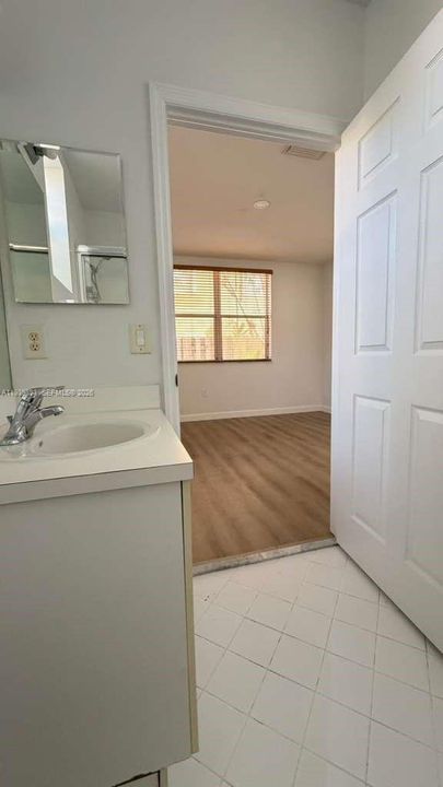 For Rent: $2,100 (3 beds, 2 baths, 1062 Square Feet)