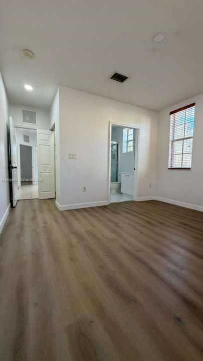 For Rent: $2,100 (3 beds, 2 baths, 1062 Square Feet)