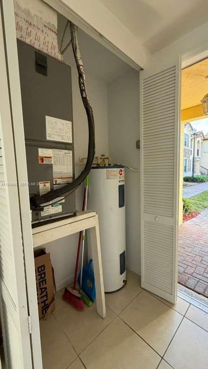 For Rent: $2,100 (3 beds, 2 baths, 1062 Square Feet)