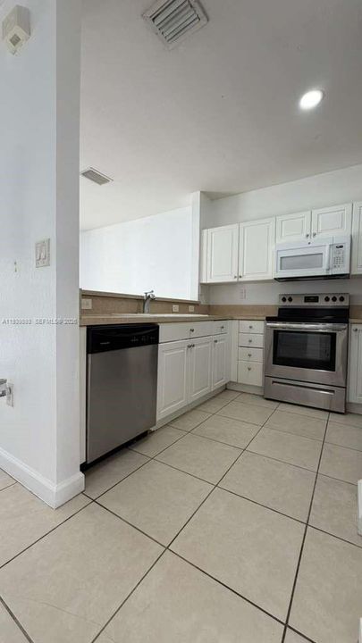 For Rent: $2,100 (3 beds, 2 baths, 1062 Square Feet)