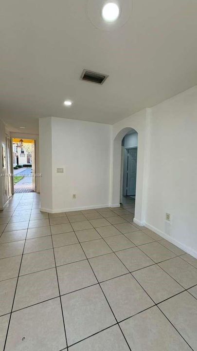 For Rent: $2,100 (3 beds, 2 baths, 1062 Square Feet)