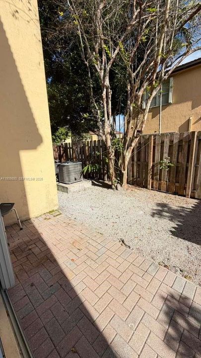 For Rent: $2,100 (3 beds, 2 baths, 1062 Square Feet)