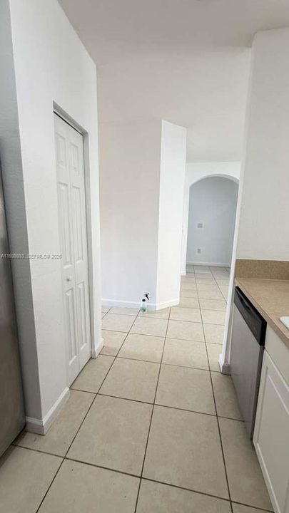 For Rent: $2,100 (3 beds, 2 baths, 1062 Square Feet)