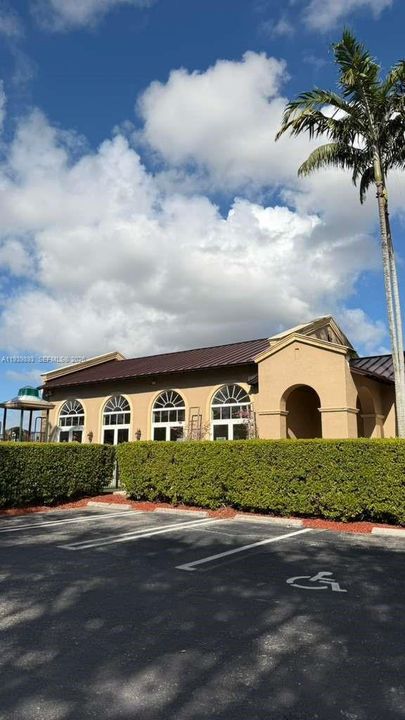 For Rent: $2,100 (3 beds, 2 baths, 1062 Square Feet)