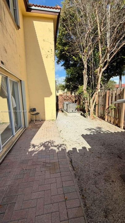 For Rent: $2,100 (3 beds, 2 baths, 1062 Square Feet)