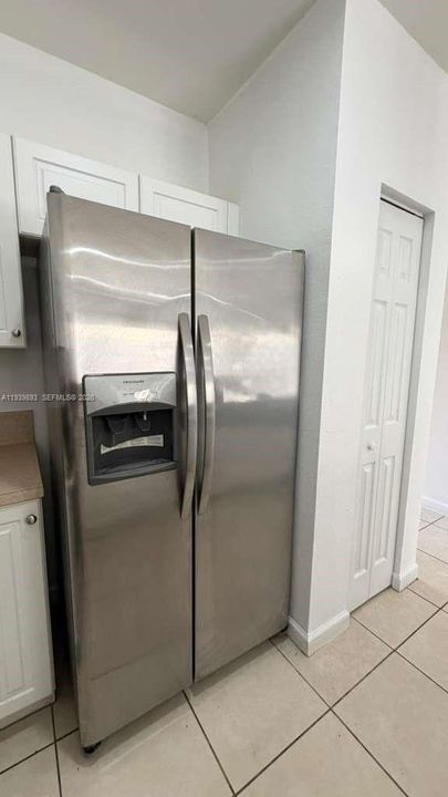 For Rent: $2,100 (3 beds, 2 baths, 1062 Square Feet)