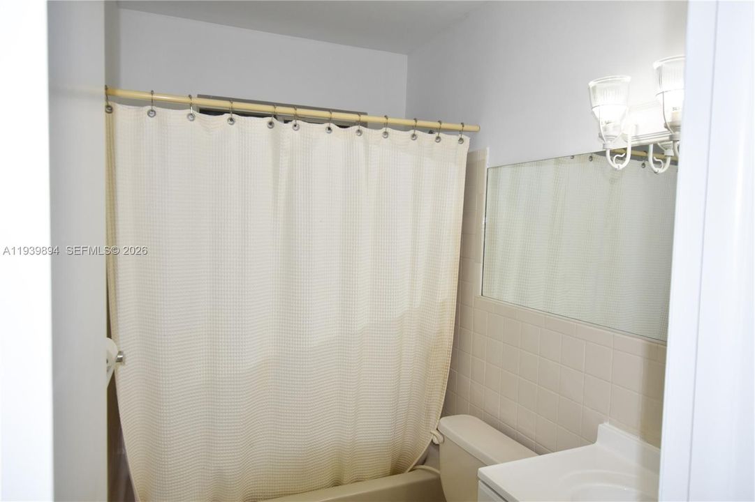 For Rent: $2,500 (2 beds, 1 baths, 2228 Square Feet)