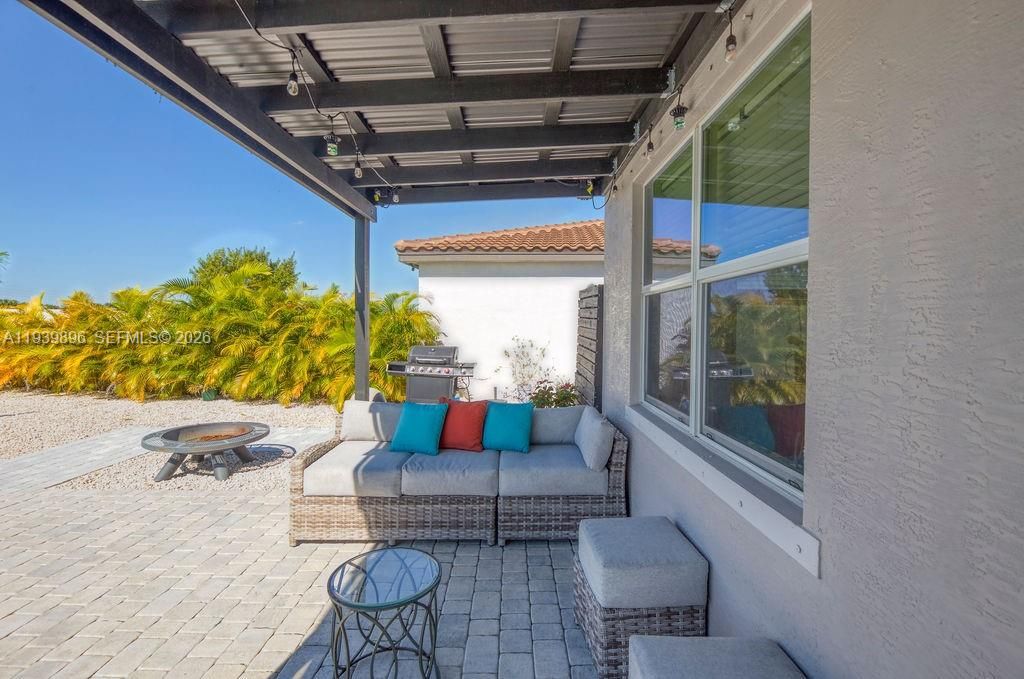 出租: $3,600 (4 贝兹, 3 浴室, 2275 平方英尺)