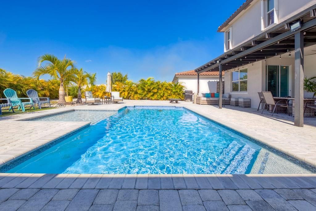 出租: $3,600 (4 贝兹, 3 浴室, 2275 平方英尺)