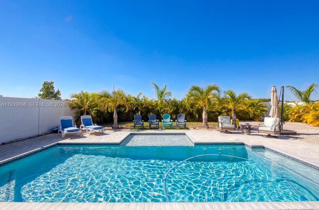 出租: $3,600 (4 贝兹, 3 浴室, 2275 平方英尺)