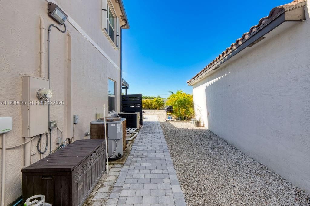 出租: $3,600 (4 贝兹, 3 浴室, 2275 平方英尺)