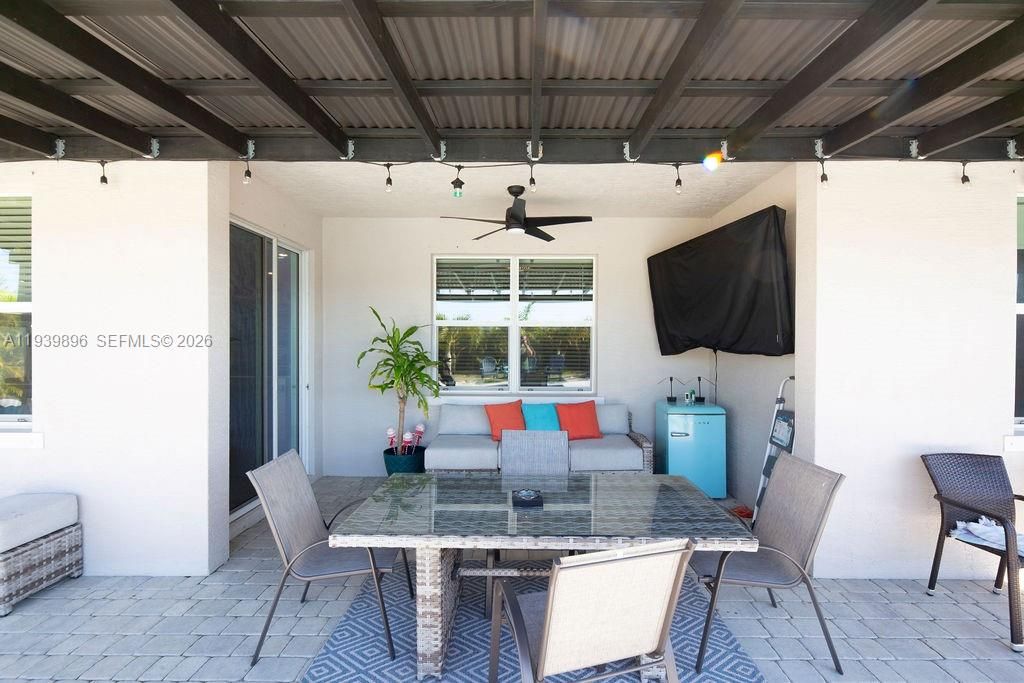 出租: $3,600 (4 贝兹, 3 浴室, 2275 平方英尺)