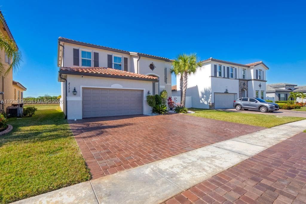 出租: $3,600 (4 贝兹, 3 浴室, 2275 平方英尺)