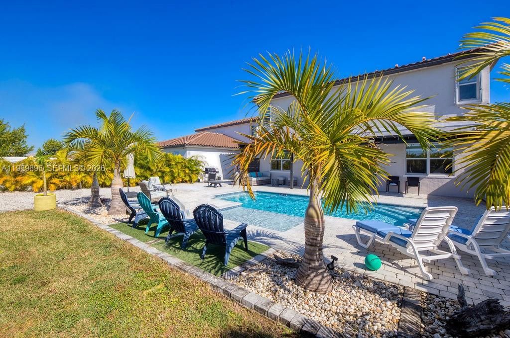 出租: $3,600 (4 贝兹, 3 浴室, 2275 平方英尺)