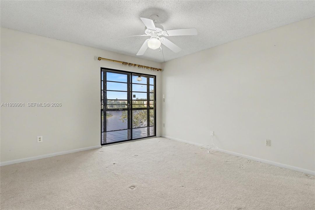 На продажу: $200,000 (2 спален, 2 ванн, 1010 Квадратных фут)