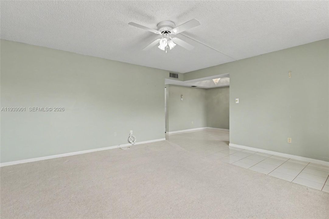 На продажу: $200,000 (2 спален, 2 ванн, 1010 Квадратных фут)