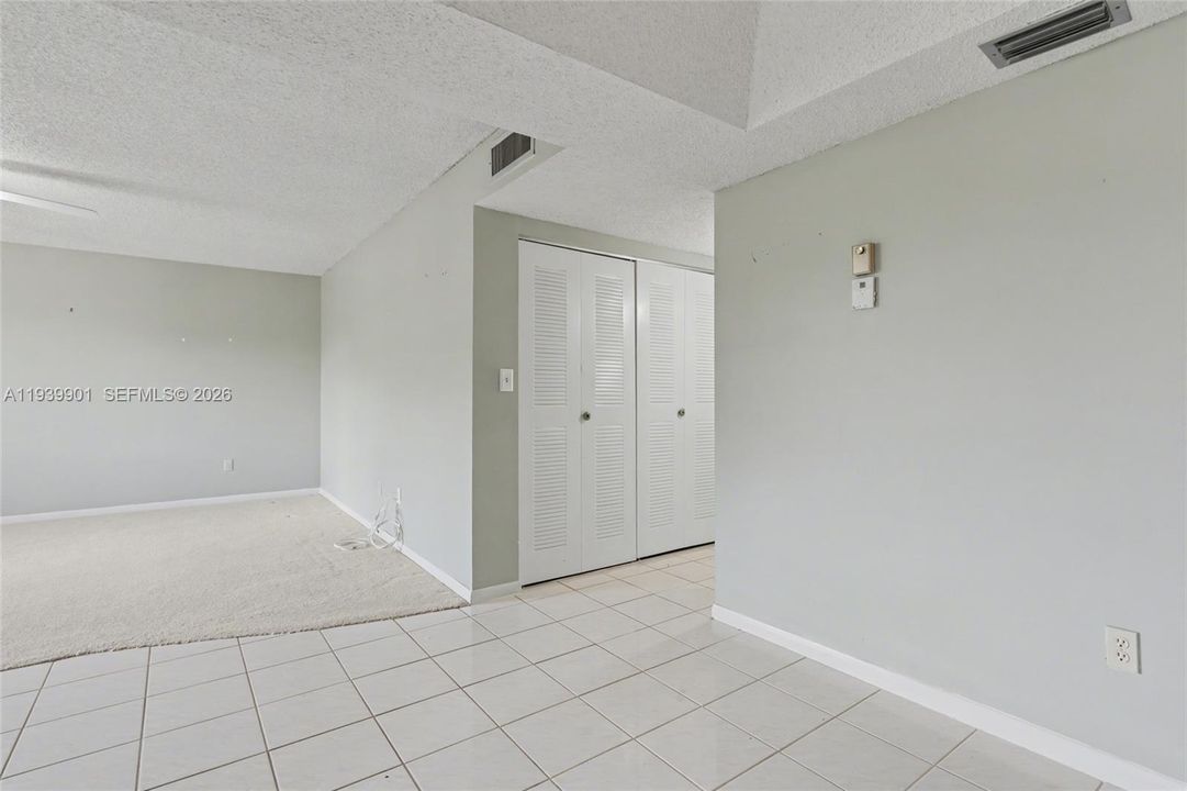 На продажу: $200,000 (2 спален, 2 ванн, 1010 Квадратных фут)