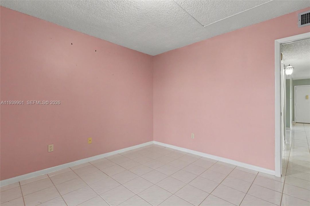 На продажу: $200,000 (2 спален, 2 ванн, 1010 Квадратных фут)