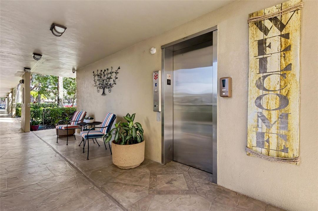 На продажу: $200,000 (2 спален, 2 ванн, 1010 Квадратных фут)