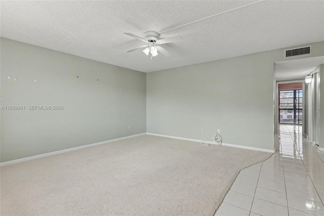 На продажу: $200,000 (2 спален, 2 ванн, 1010 Квадратных фут)