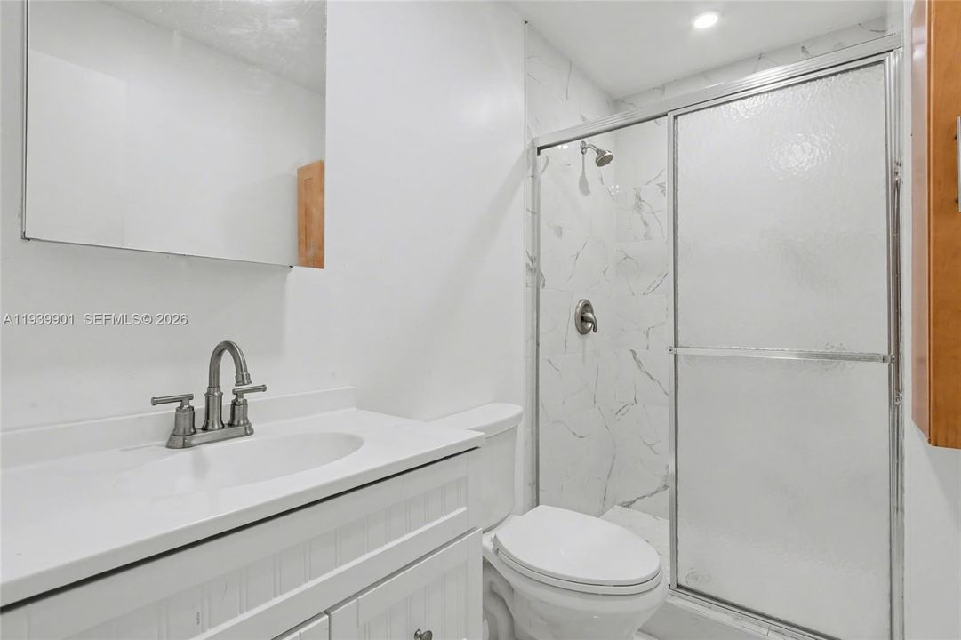 На продажу: $200,000 (2 спален, 2 ванн, 1010 Квадратных фут)