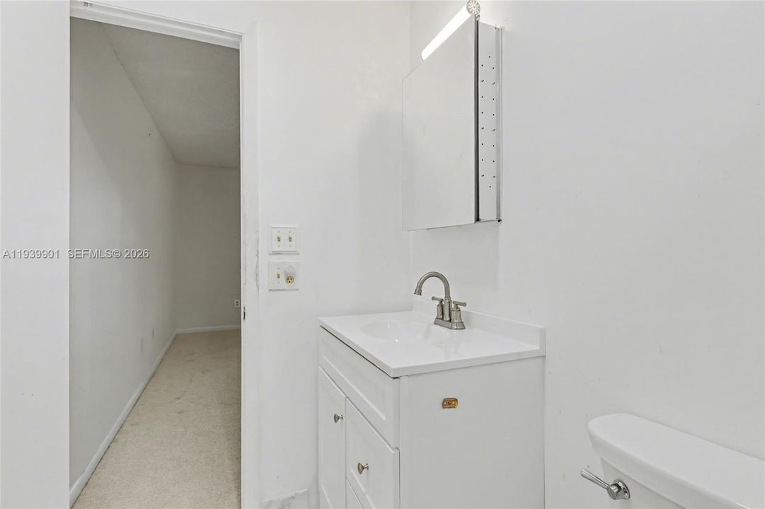 На продажу: $200,000 (2 спален, 2 ванн, 1010 Квадратных фут)