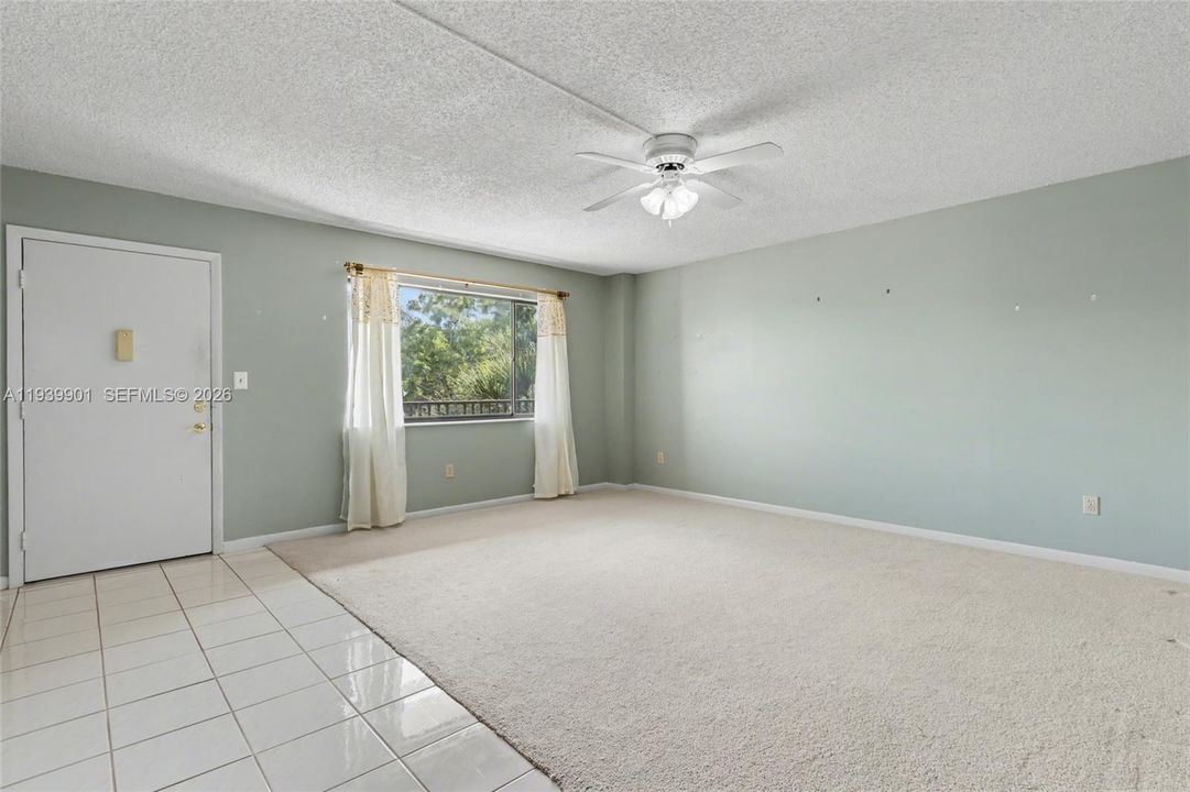 На продажу: $200,000 (2 спален, 2 ванн, 1010 Квадратных фут)