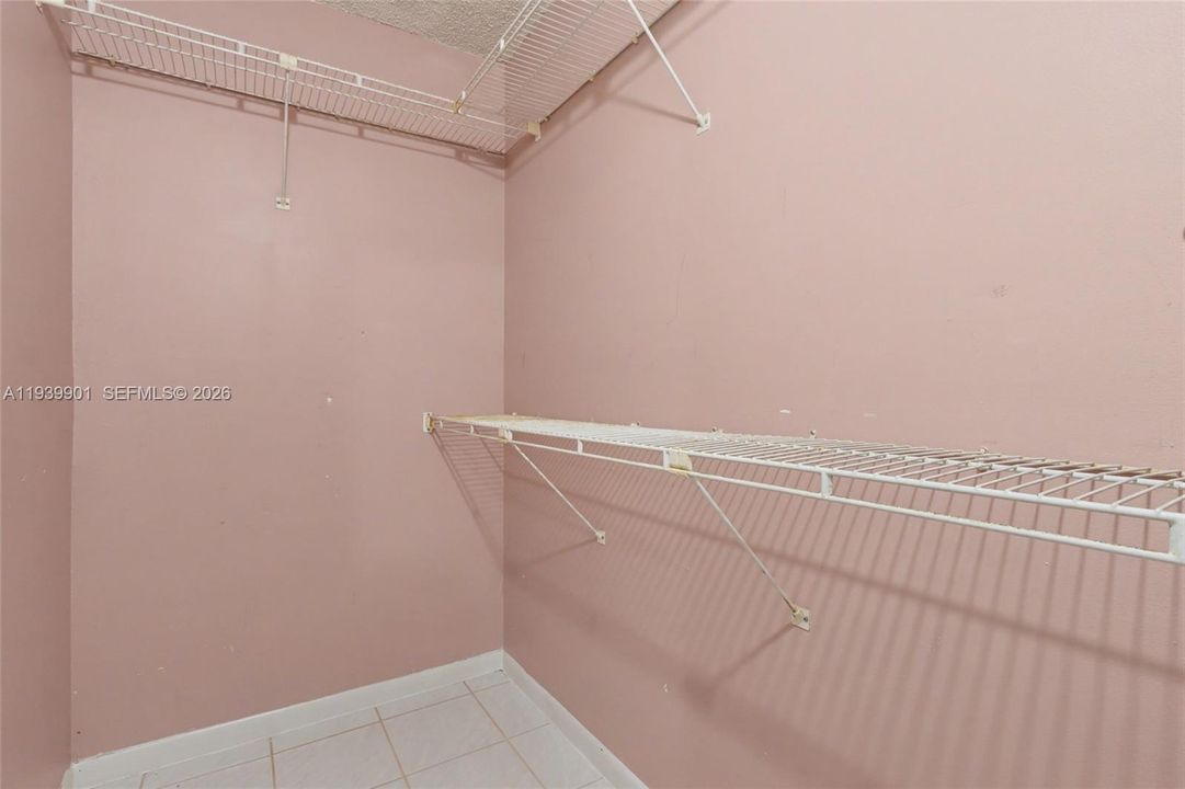 На продажу: $200,000 (2 спален, 2 ванн, 1010 Квадратных фут)